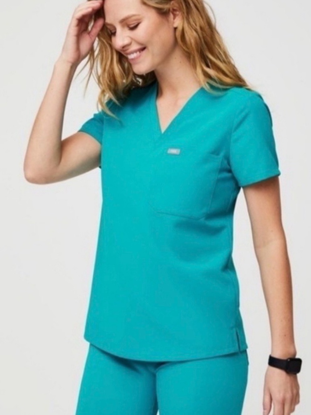 Figs Scrubs FIGS Catarina One-Pocket Scrub Top in Teal size Small